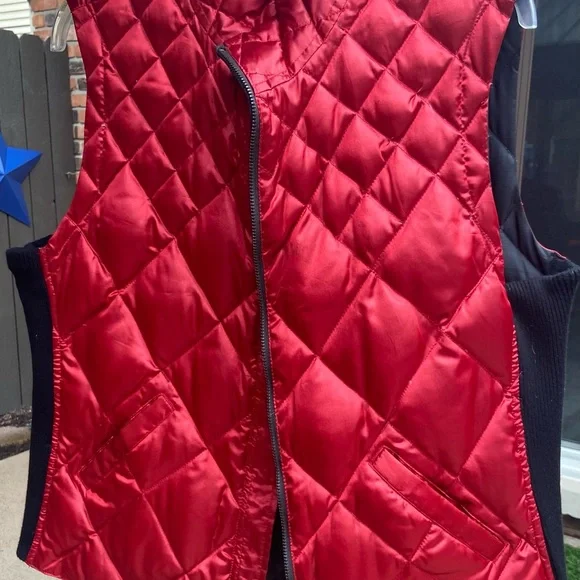 Lightweight Reversible Vest - Picture 9 of 11